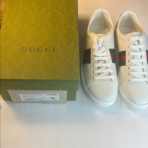 NWT Gucci White Sneakers Luxurious Leather WITH ICONIC WEB DETAIL Design Sz 40.5 - Picture 2 of 13